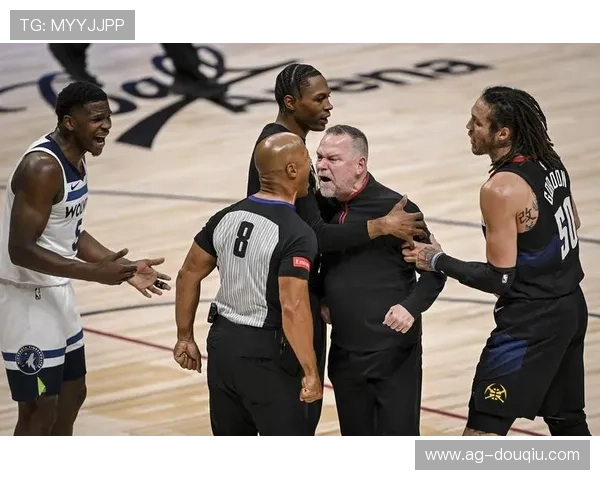 NBA斗球网直播用户评论区，畅谈比赛精彩瞬间分享观赛体验